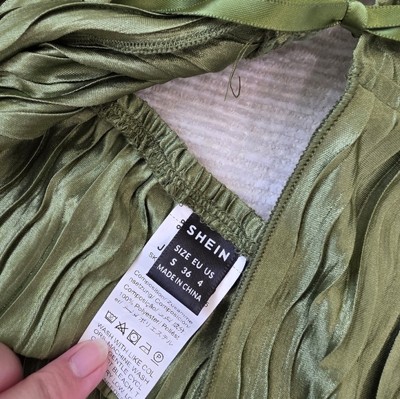 Green Halter Top For Summer Beachy Vibe - Picture 3 of 4